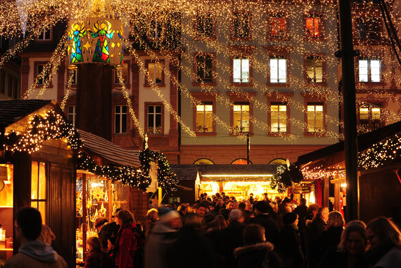 Sparkling lights at the Christmas market