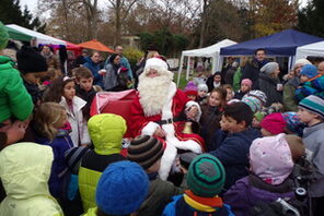 Nikolaus auf dem Weihnachtsmarkt © Landeshauptstadt Mainz