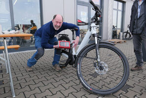 Ein Fahrrad wird codiert- © ADFC Mainz-Bingen