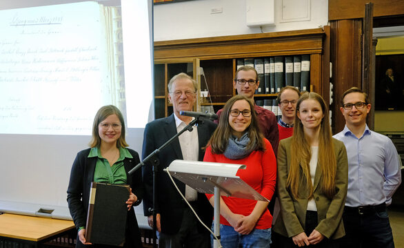 Herr Dr. Wolfgang Elz und die Autor:innen bei der Vorstellung ihrer Edition im Stadtarchiv