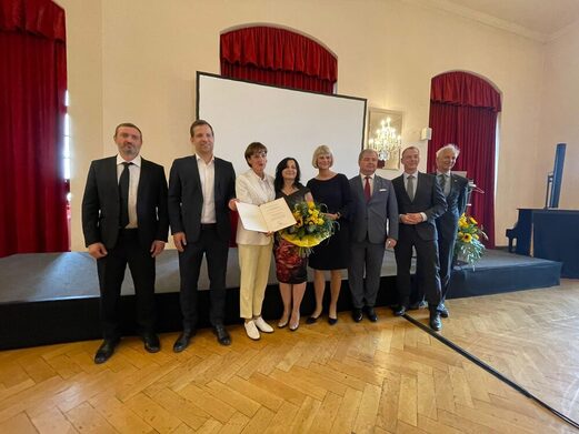 Serhii Anzhyiak Kulturdezernent von Kiew, Oberbürgermeister Nino Haase, Kulturdezernentin Marianne Grosse, Preisträgerin Valentyna Bochkovska, Laudatorin Gundula Gause, Vadim Kostliuk Generalkonsul der Ukraine in Frankfurt, Ulf Sölter Direktor Gutenberg Museum, Prof. Gerhard Lauer Herausgeber des Gutenberg-Jahrbuchs und Leiter der Mainzer Buchwissenschaft