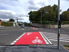 Frische Markierungen auf der Alicenstraße höhe Kupferbergterassen