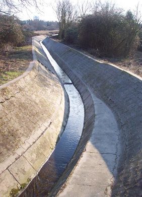 Gonsbach vor Renaturierung: Naturfernes Betongerinne