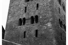 Bildergalerie Haus zum Stein Wohnturm "Haus zum Stein" nach der Rekonstruktion 1985 1981 bis 1983 erfolgten die umfangreichen Restaurationsarbeiten der vermuteten Gebäudegestalt des 13. Jahrhunderts unter Einbeziehung der historischen Substanz.