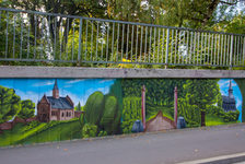 Bildergalerie "Friedhöfe - Hauptfriedhof" Eine Zeitreise durch die Geschichte: Das Graffiti an der Friedhofsmauer.