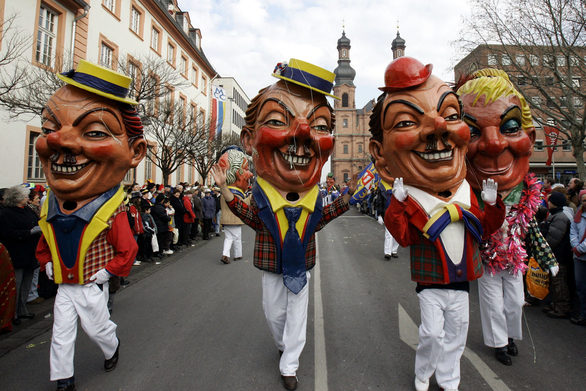 Schwellköpp at Rosenmontag parade.