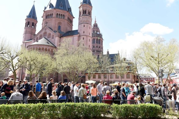 Marktfrühstück vor dem Mainzer Dom