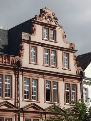 Fassade "Römischer Kaiser" vor der Sanierung