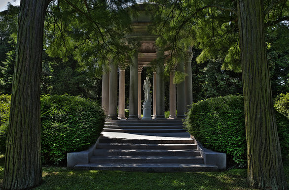 Pavillon im Grünen