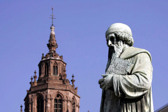 Duomo di San Martino e monumento a Gutenberg