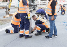 Das Bild zeigt wie die Einlässe vorbereitet werden