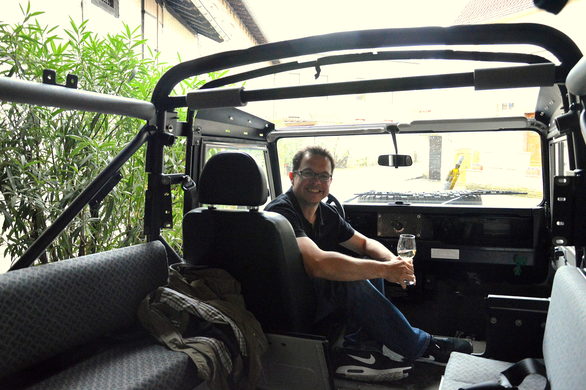 Andreas Mohr in seinem Landrover